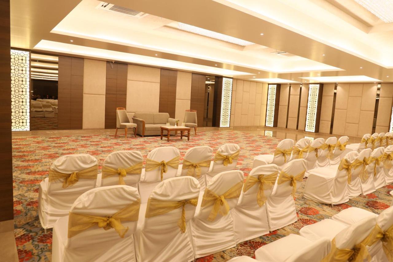 Sarovar Portico Rivera Ahmedabad Esterno foto