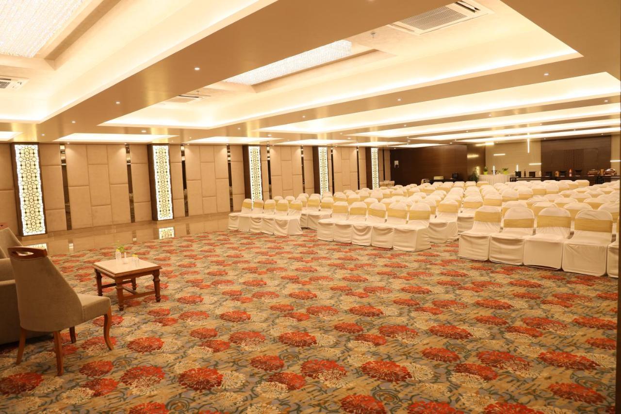 Sarovar Portico Rivera Ahmedabad Esterno foto