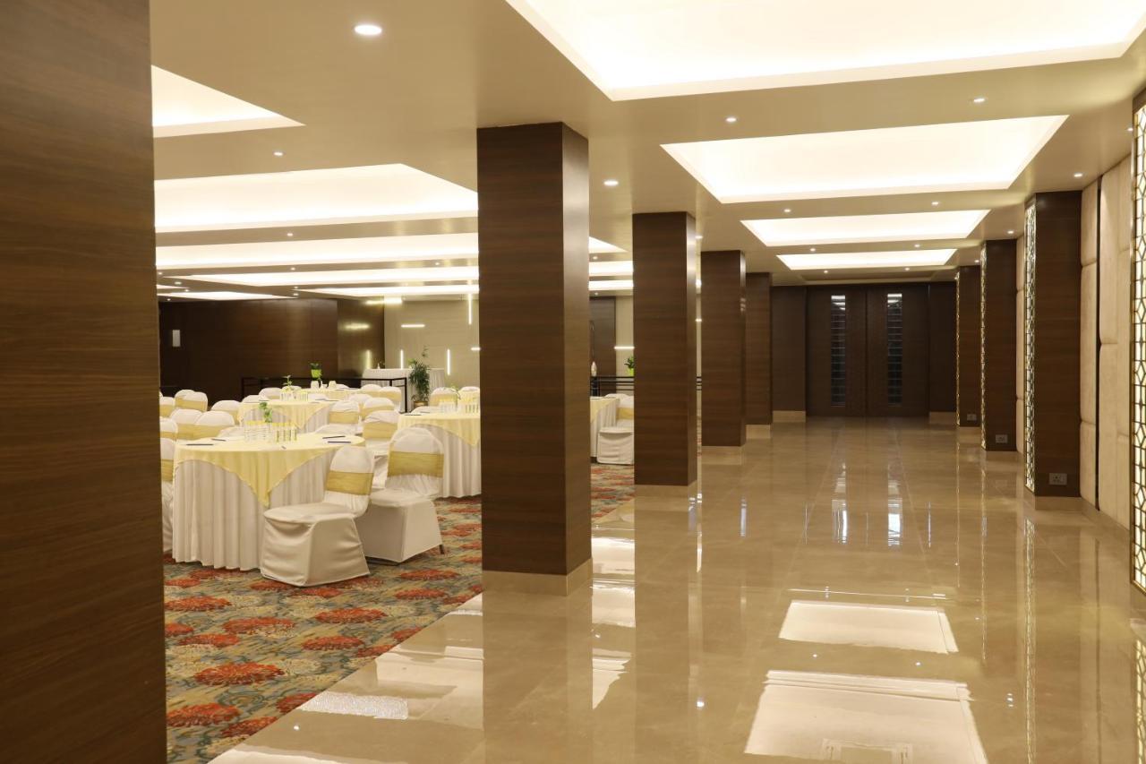 Sarovar Portico Rivera Ahmedabad Esterno foto
