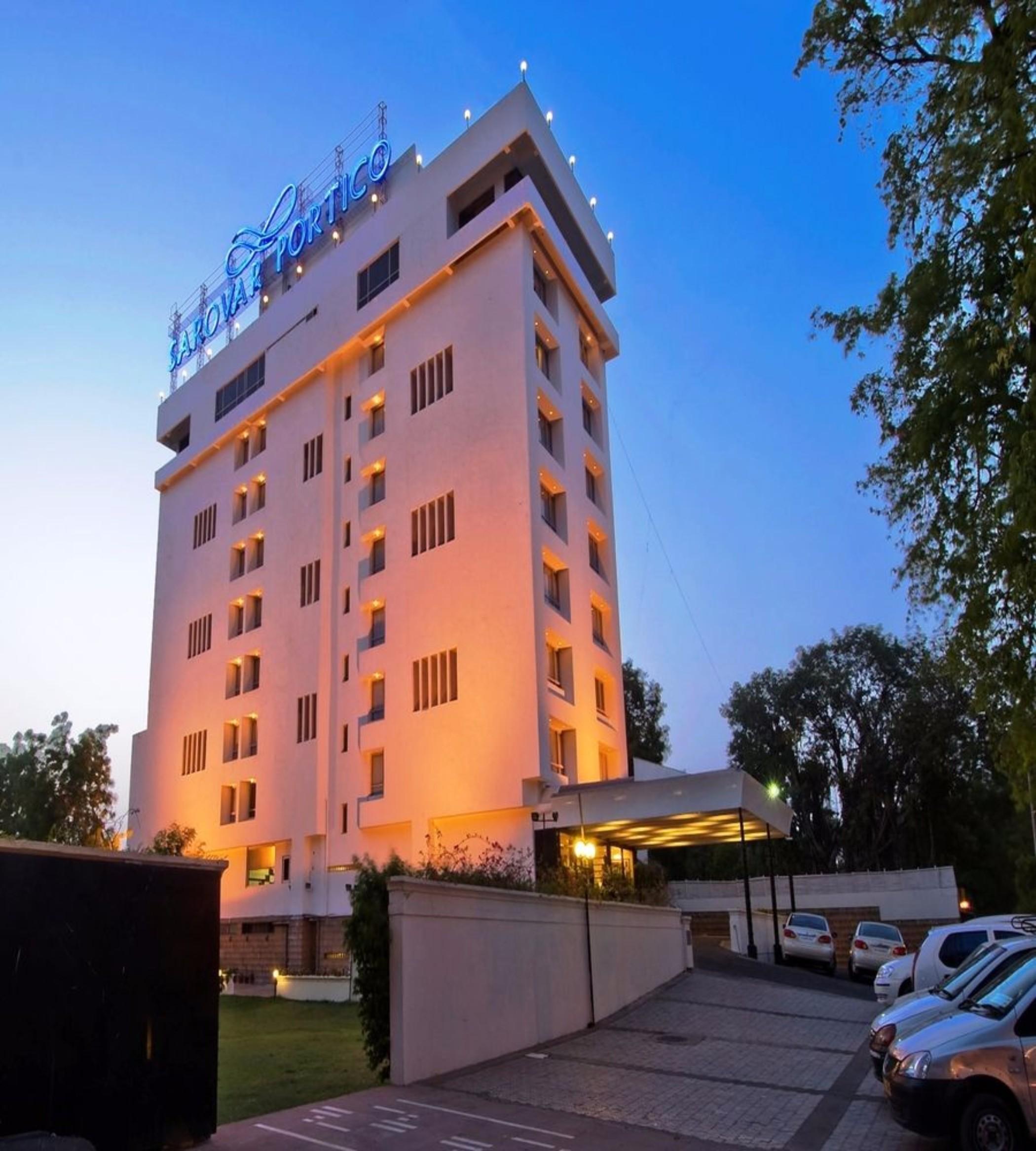 Sarovar Portico Rivera Ahmedabad Esterno foto