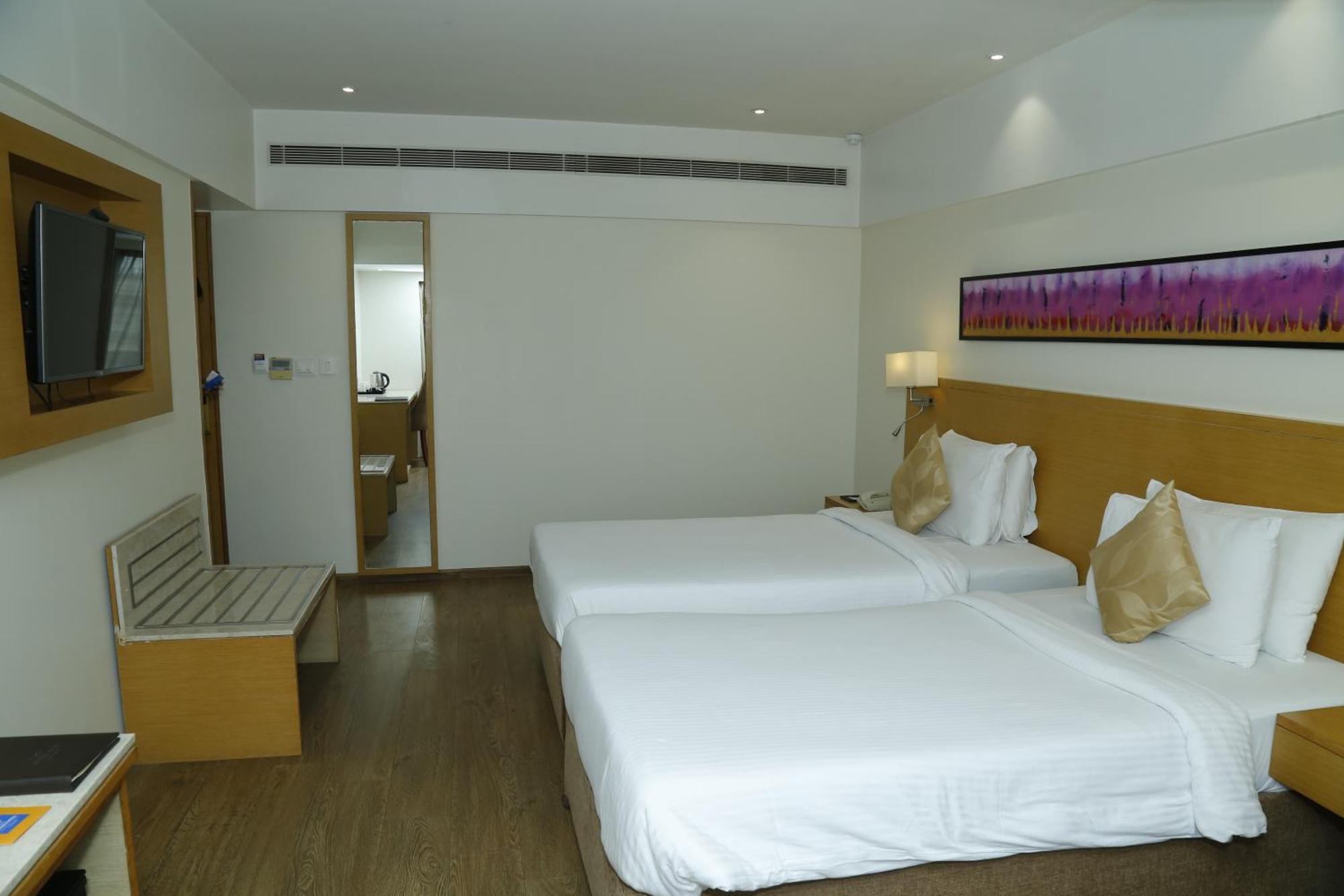 Sarovar Portico Rivera Ahmedabad Esterno foto