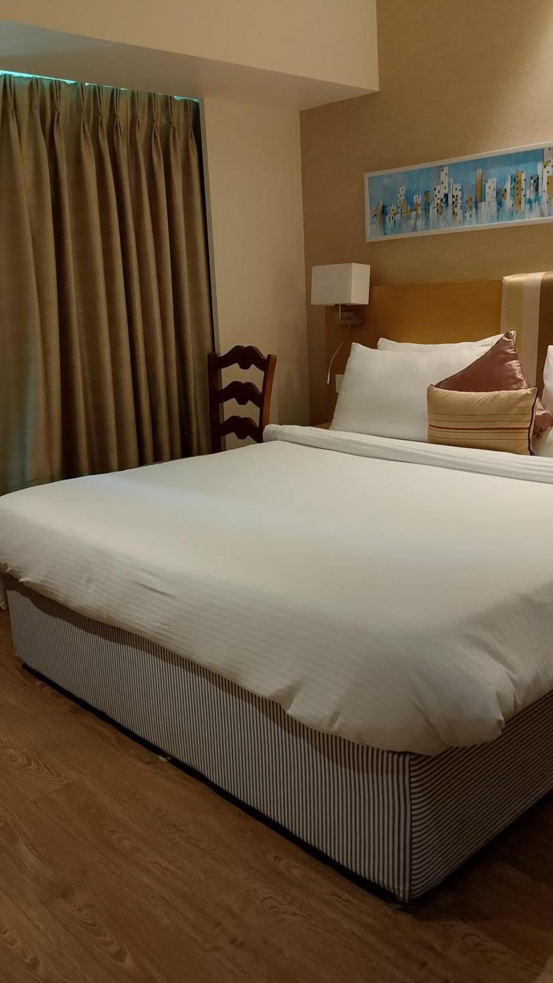 Sarovar Portico Rivera Ahmedabad Esterno foto