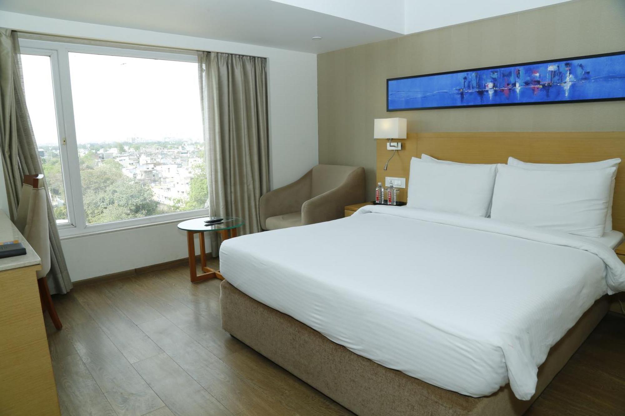 Sarovar Portico Rivera Ahmedabad Esterno foto