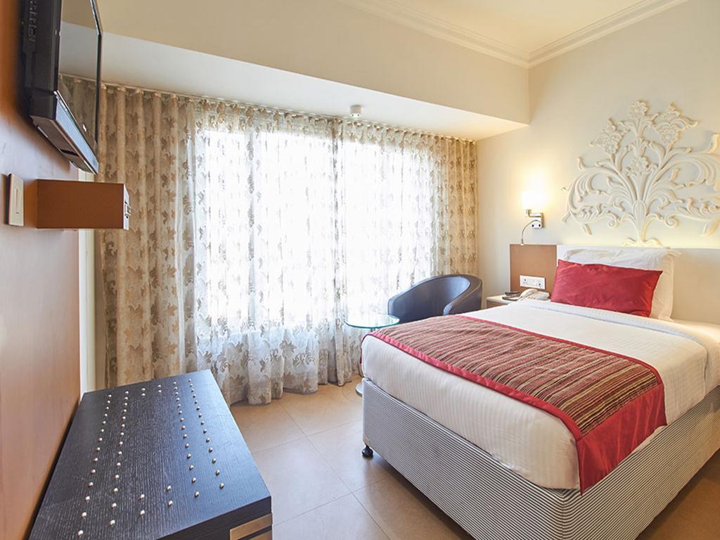 Sarovar Portico Rivera Ahmedabad Esterno foto