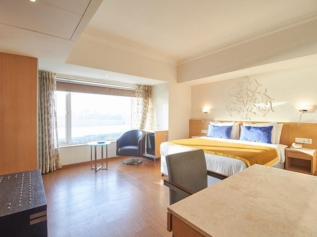 Sarovar Portico Rivera Ahmedabad Esterno foto