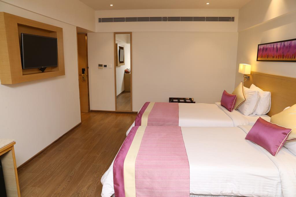 Sarovar Portico Rivera Ahmedabad Esterno foto