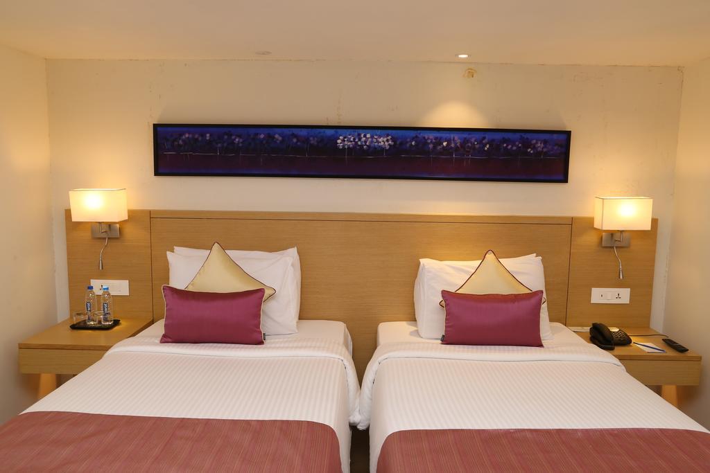 Sarovar Portico Rivera Ahmedabad Esterno foto