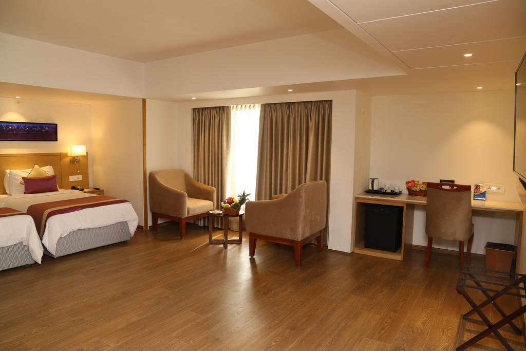 Sarovar Portico Rivera Ahmedabad Esterno foto
