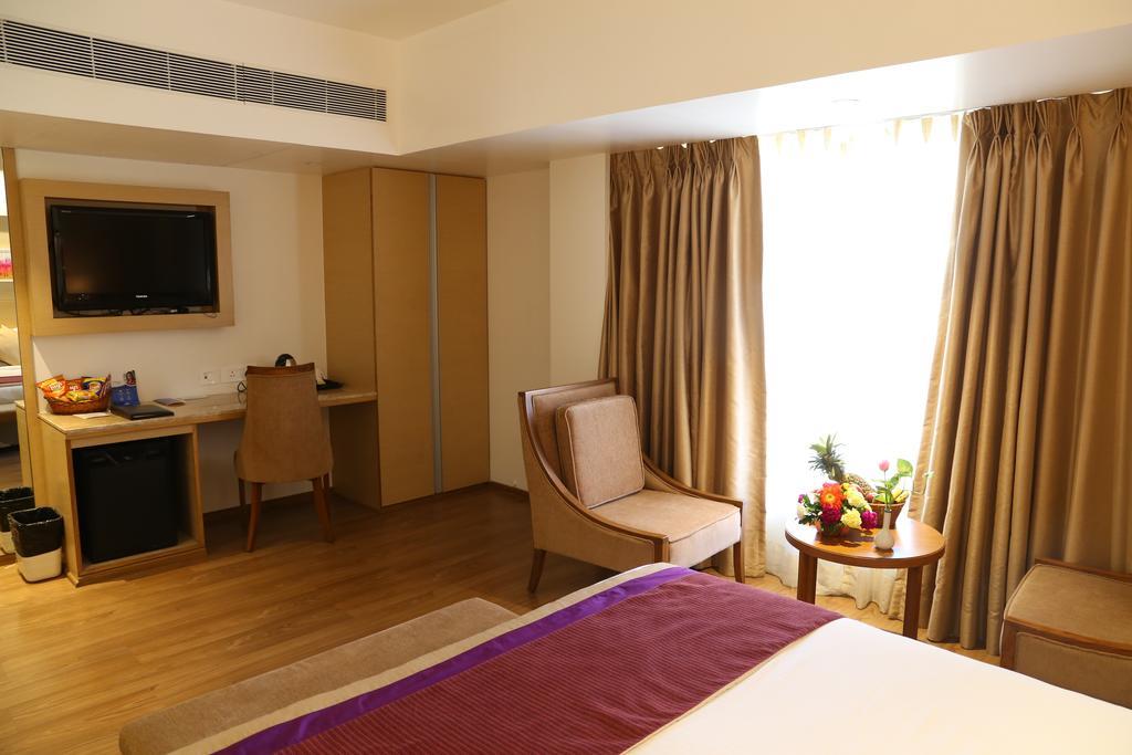 Sarovar Portico Rivera Ahmedabad Esterno foto