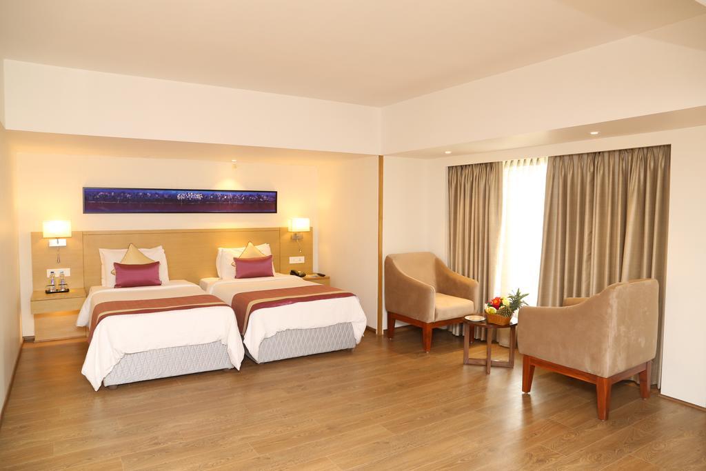 Sarovar Portico Rivera Ahmedabad Esterno foto