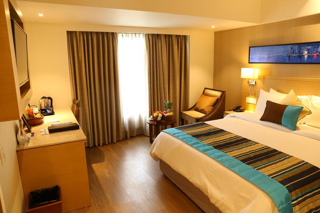 Sarovar Portico Rivera Ahmedabad Esterno foto